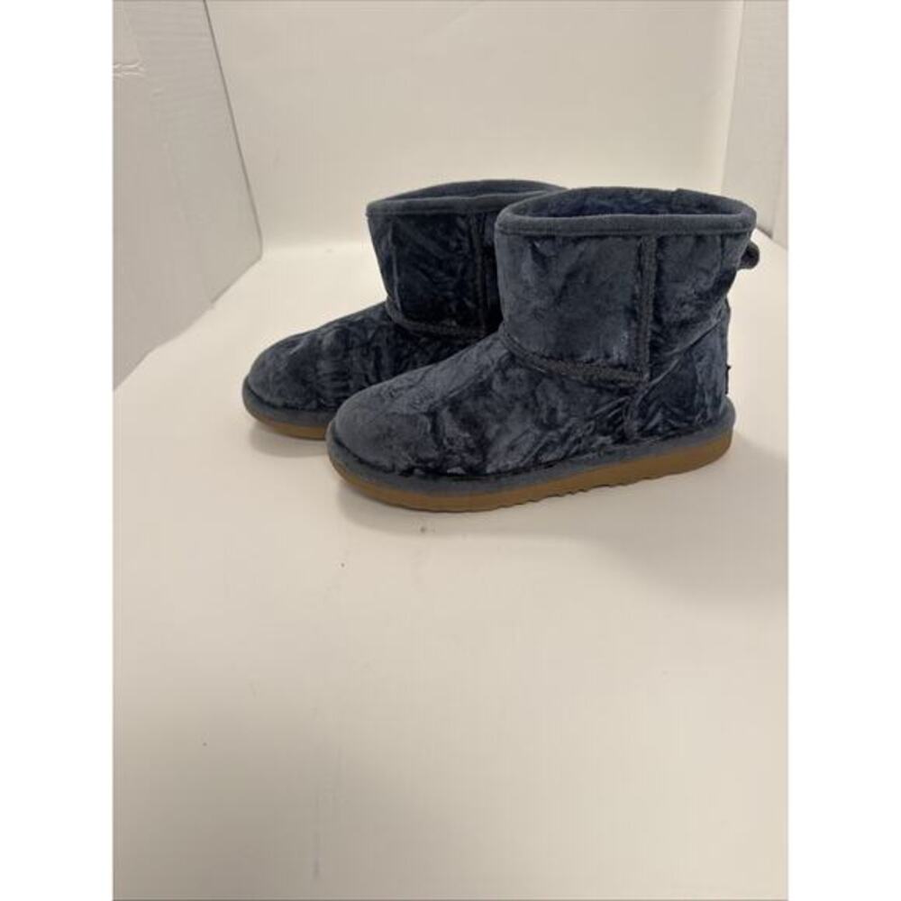 UGG Big Girls 3 Classic Mini II Velvet Fashion Winter Boots Ocean Blue 1142070K